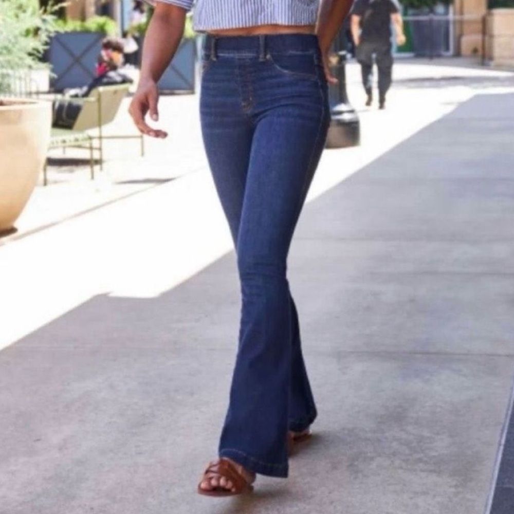 SPANX Dark Blue Flare Jeans size Medium